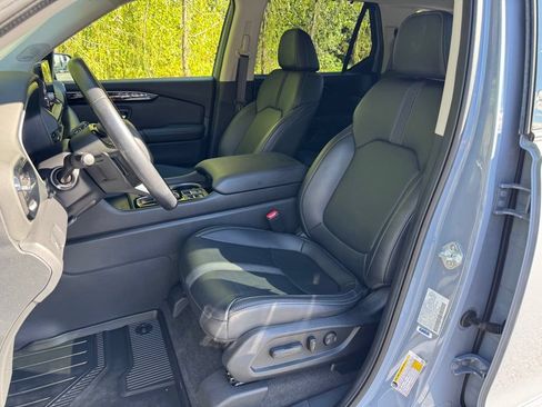 Certified 2023 Honda Pilot Touring image 11