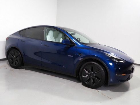 Used 2025 Tesla Model Y Long Range image 1