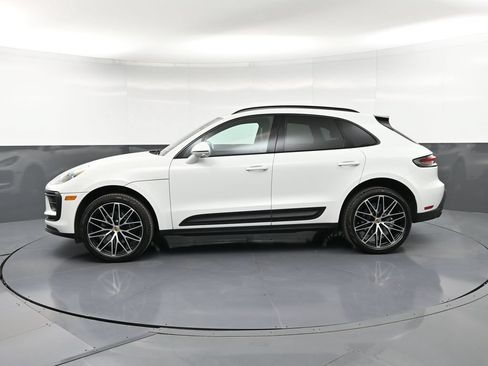 Certified 2026 Porsche Macan AWD/4WD image 2