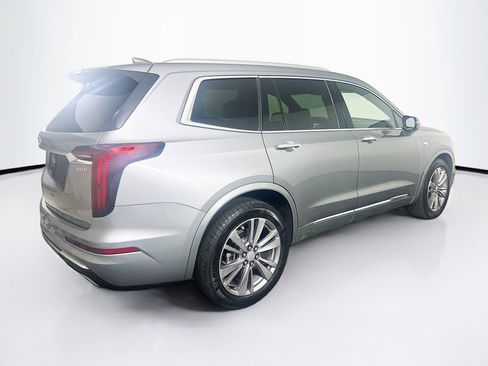 Used 2025 Cadillac XT6 Premium Luxury image 9