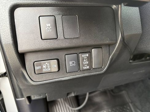 Used 2021 Toyota Tacoma TRD Off-Road AWD/4WD image 23