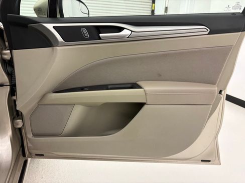 Used 2018 Ford Fusion SE FWD image 31