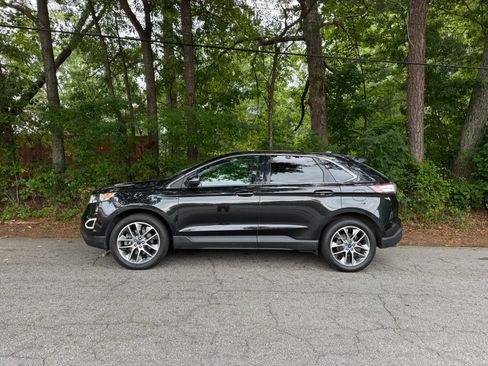 Used 2015 Ford Edge Titanium w/ Technology Package FWD image 2