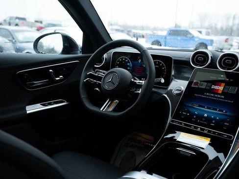 Used 2026 Mercedes-Benz GLC 300 4MATIC image 17