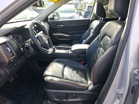 Certified 2022 Nissan Pathfinder Platinum w/ Cargo Package AWD/4WD image 14