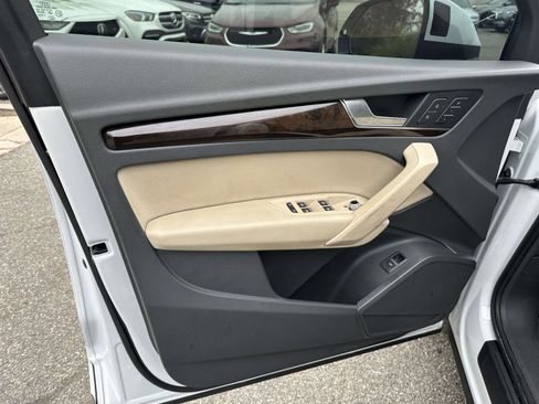 Used 2019 Audi Q5 2.0T Premium w/ Convenience Package AWD/4WD image 11