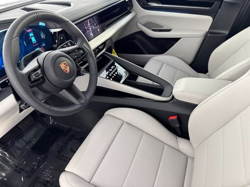 New 2026 Porsche Macan 4 Electric image 4