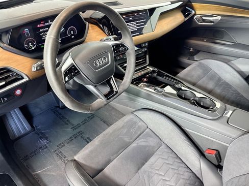 Used 2023 Audi e-tron GT Premium Plus image 9