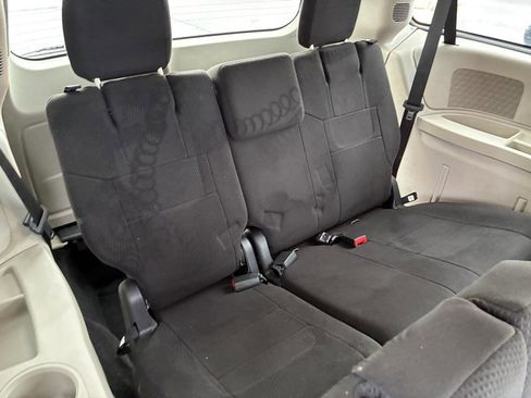 Used 2012 Dodge Grand Caravan SE image 16