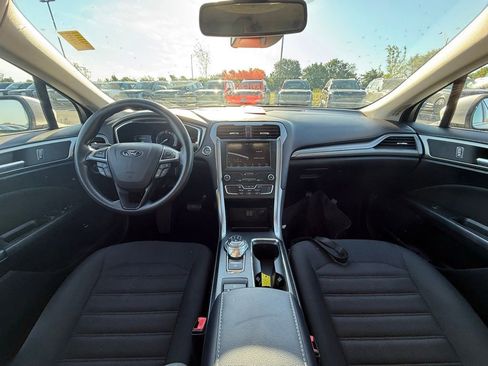 Used 2019 Ford Fusion SE FWD image 27