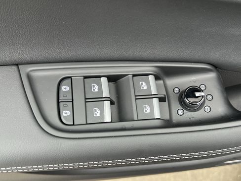 Used 2025 Audi Q8 Premium Plus image 15