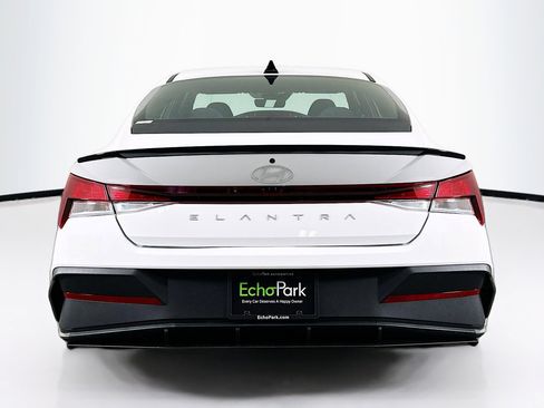 Used 2025 Hyundai Elantra Sport image 7