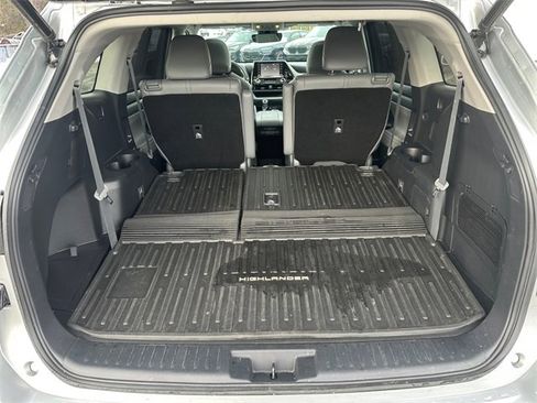 Used 2022 Toyota Highlander XLE image 35