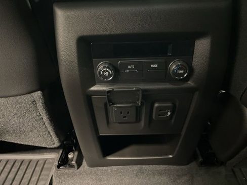 Used 2023 Chevrolet Traverse LT w/ LT Premium Package image 43