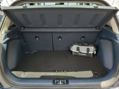 Used 2023 Hyundai Venue Limited FWD image 16