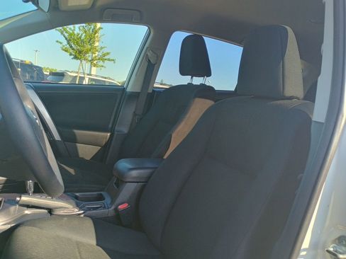 Used 2017 Toyota RAV4 LE FWD image 13