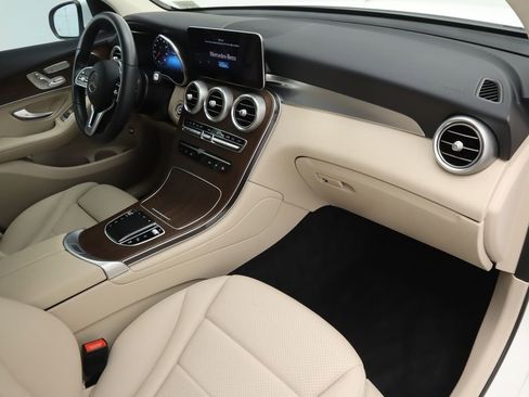 Certified 2022 Mercedes-Benz GLC 300 image 17