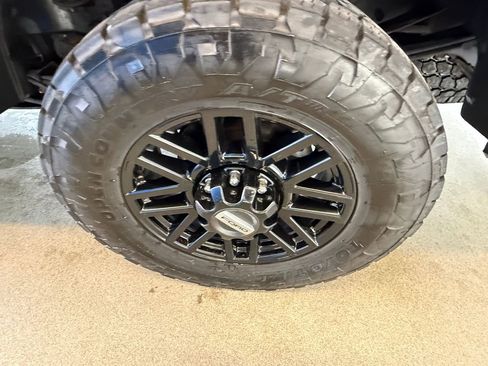 Used 2022 Ford F250 Lariat w/ Black Appearance Package AWD/4WD image 8