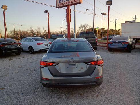 Used 2024 Nissan Sentra SV FWD image 6