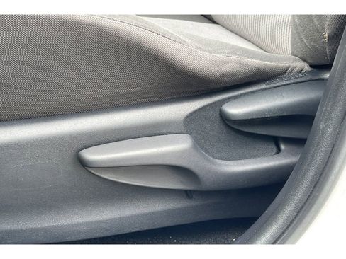 Used 2013 Toyota RAV4 LE FWD image 13