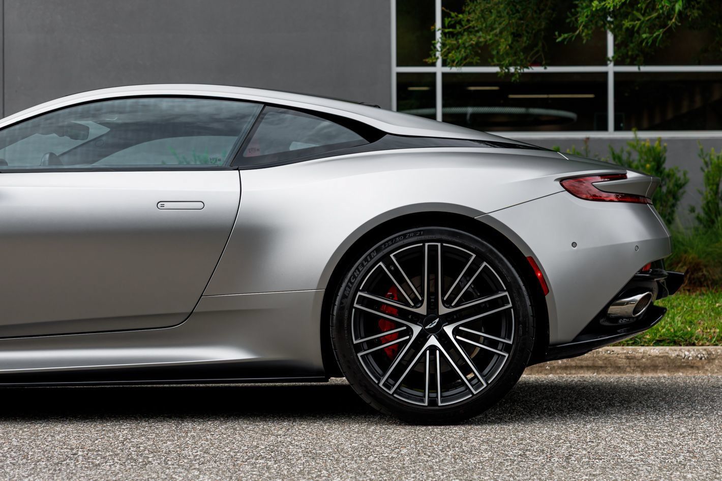 Used 2024 Aston Martin DB12 Coupe RWD image 28