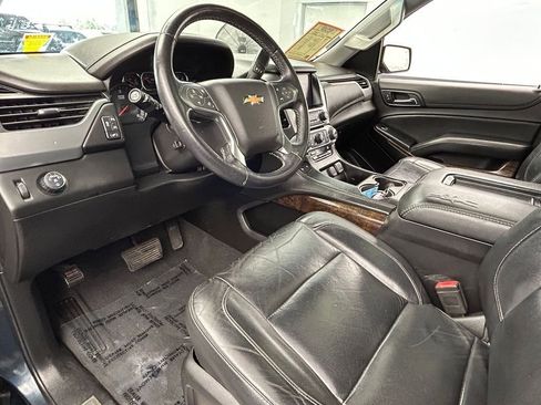 Used 2020 Chevrolet Suburban LT RWD image 12