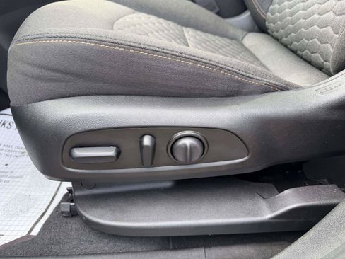 Used 2020 Chevrolet Equinox LT FWD image 16