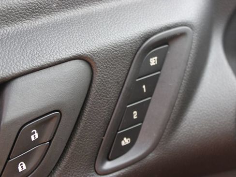 Used 2023 GMC Acadia SLT w/ Preferred Package FWD image 28