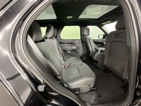 Used 2025 Land Rover Discovery S image 24