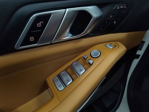 Certified 2025 BMW X7 xDrive40i image 12