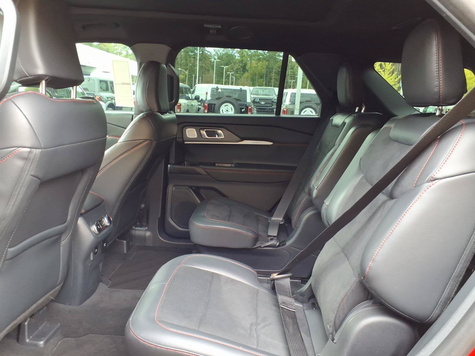 Used 2025 Ford Explorer ST w/ Sun And Sound Package AWD/4WD image 31