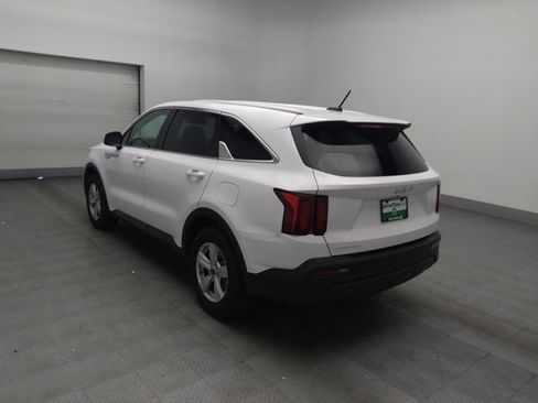 Used 2023 Kia Sorento LX image 5