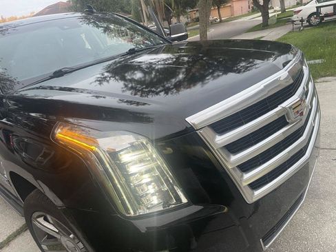 Used 2016 Cadillac Escalade ESV Luxury RWD image 3