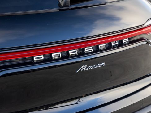 Certified 2025 Porsche Macan image 19
