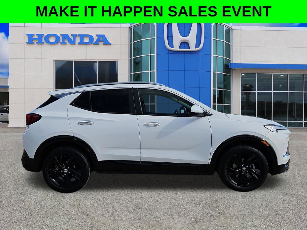Used 2024 Buick Encore GX Sport Touring AWD/4WD image 2