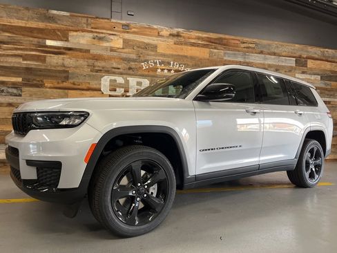 New 2025 Jeep Grand Cherokee L Altitude image 18