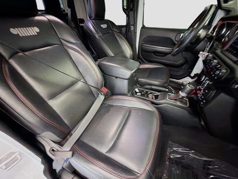 Used 2021 Jeep Gladiator Rubicon w/ Dual Top Group AWD/4WD image 15
