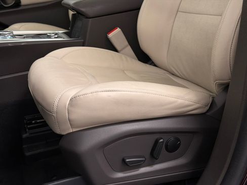 Used 2023 Ford Explorer Platinum w/ Technology Package image 16