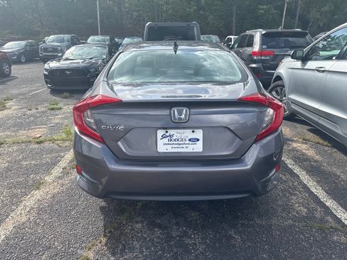 Used 2018 Honda Civic EX image 5