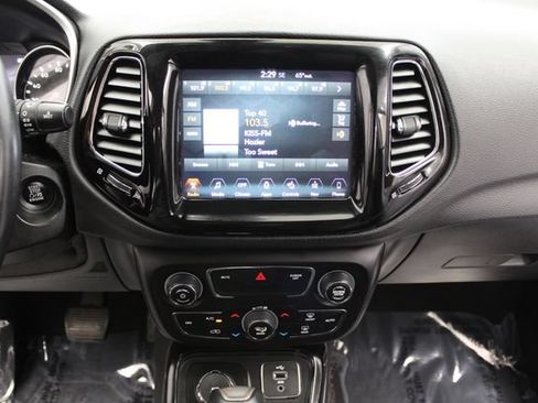 Used 2017 Jeep Compass Limited w/ Navigation Group AWD/4WD image 21
