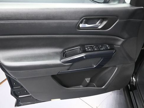 Used 2022 Nissan Pathfinder SV w/ SV Black Package FWD image 9