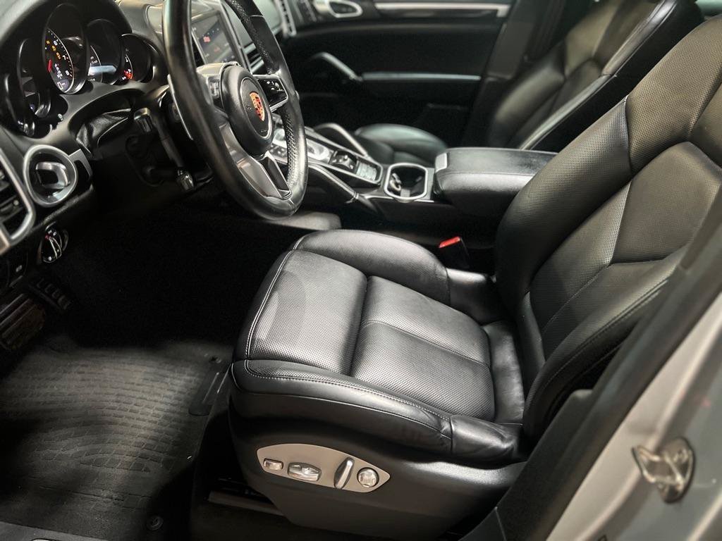 Used 2017 Porsche Cayenne AWD/4WD image 19