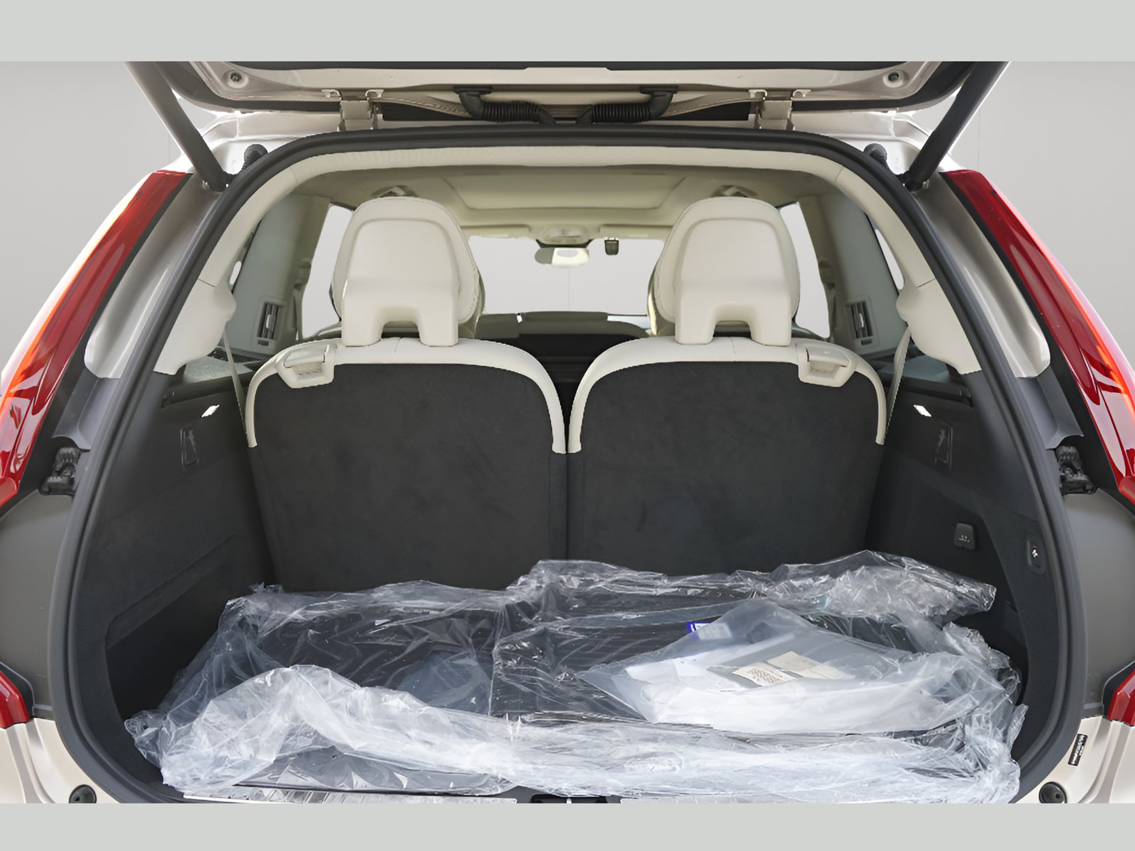 New 2025 Volvo XC90 T8 Plus w/ Protection Package Premier AWD/4WD image 23
