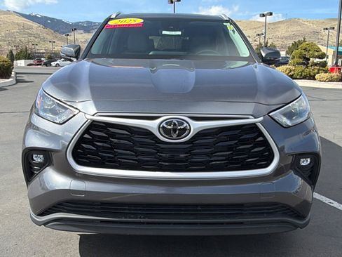 Certified 2025 Toyota Highlander XLE image 8