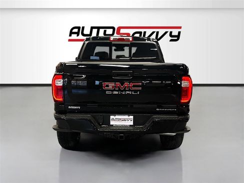 Used 2025 GMC Canyon Denali image 6