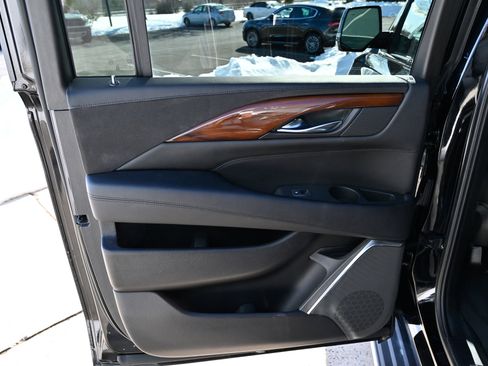 Used 2017 Cadillac Escalade ESV Luxury image 41