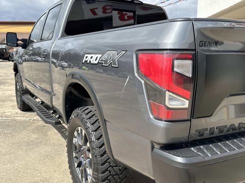 Used 2023 Nissan Titan PRO-4X image 10