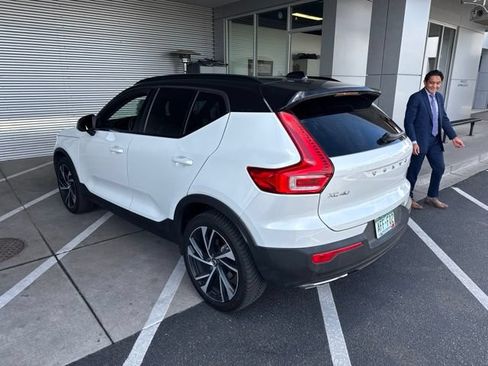 Used 2020 Volvo XC40 T5 R-Design AWD/4WD image 3