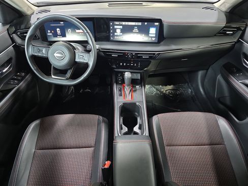 Used 2025 Nissan Kicks SR FWD image 9