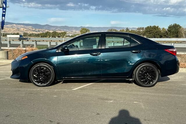 Used 2017 Toyota Corolla LE w/ Carpet Mat Package (TMS) FWD image 7